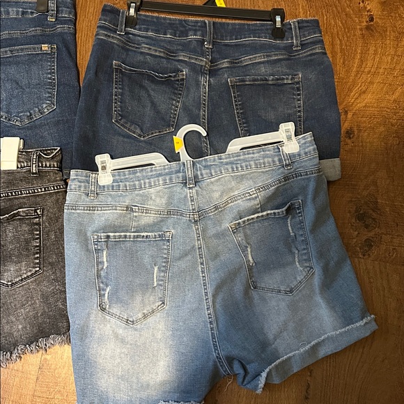 Women’s shorts bundle - Picture 6 of 6